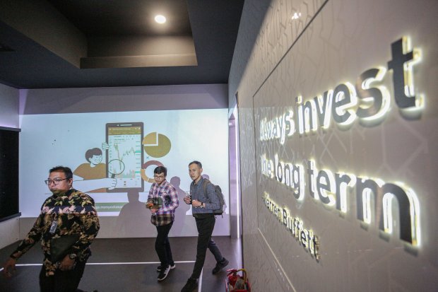 Ilustrasi Bursa Efek Indonesia (BEI) dan Indeks Harga Saham Gabungan (IHSG) (Foto: Katadata/Fauza Syahputra)
