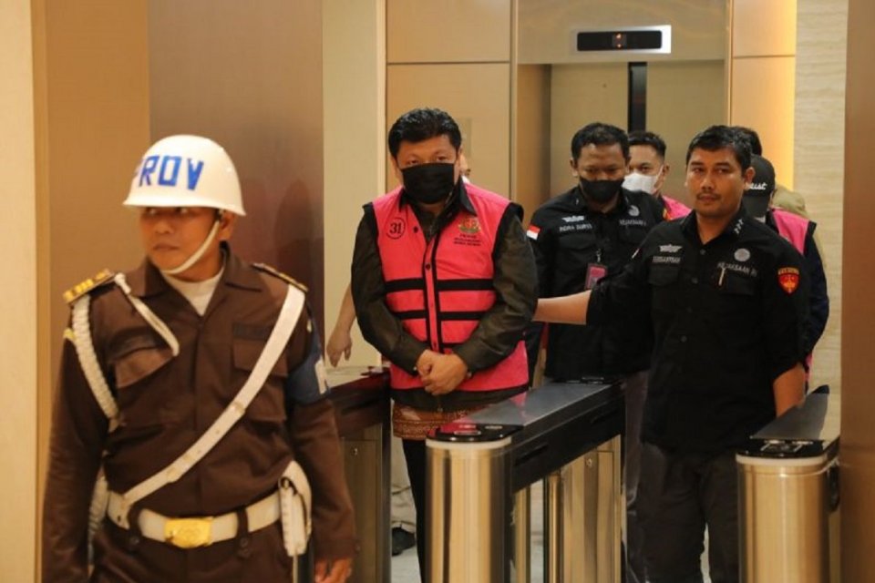 Komisaris Utama Sritex Iwan Setiawan Lukminto ditahan oleh Kejaksaan Agung, Kamis (22/5). Foto: Antara