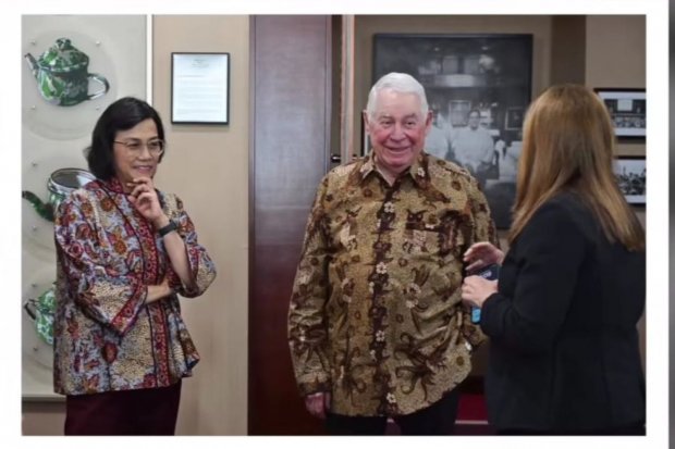Menteri Keuangan Sri Mulyani bersama Chairman of the Board Freeport-McMoRan Richard C. Adkerson 