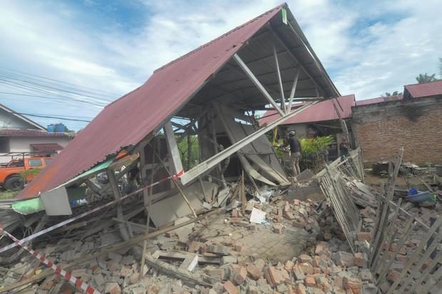 Dampak gempa bumi di Bengkulu