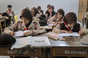 Mahkamah Konstitusi putuskan SD-SMP negeri dan swasta gratis