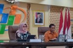 Deputi Bidang Statistik Distribusi dan Jasa Badan Pusat Statistik (BPS) Pudji Ismartini dan Direktur Statistik Distribusi BPS, Sarpono