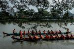 Lomba balap perahu naga