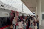 Penumpang mengantre masuk kereta Whoosh