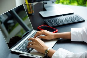 Rekomendasi Laptop untuk Kerja yang Awet 