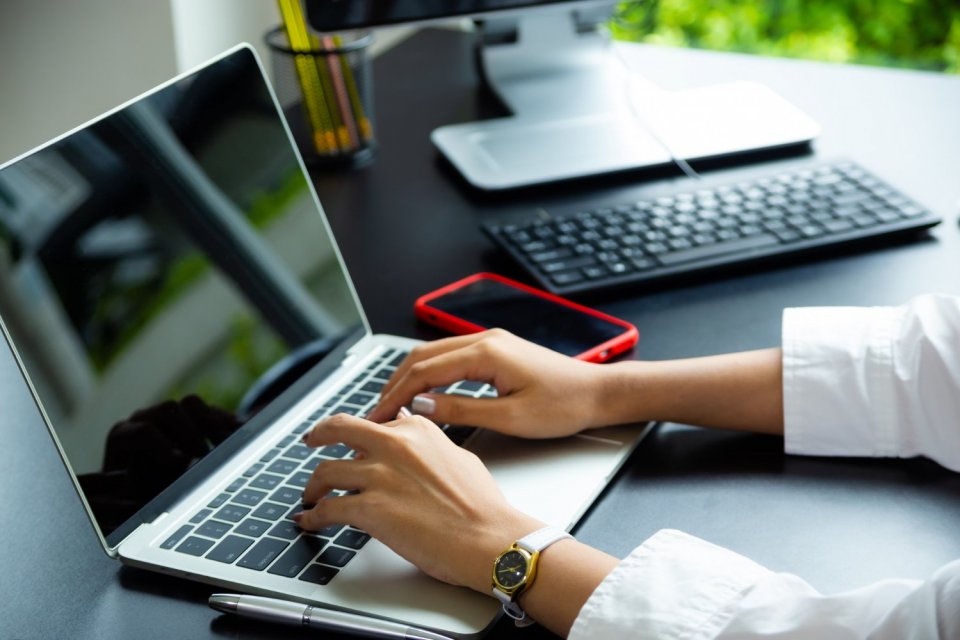Rekomendasi Laptop untuk Kerja yang Awet