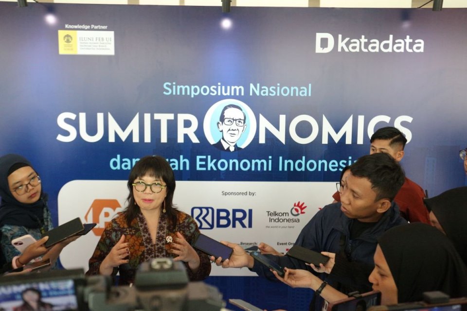 Stella Christie, Sumitronomics, Simposium Sumitronomics