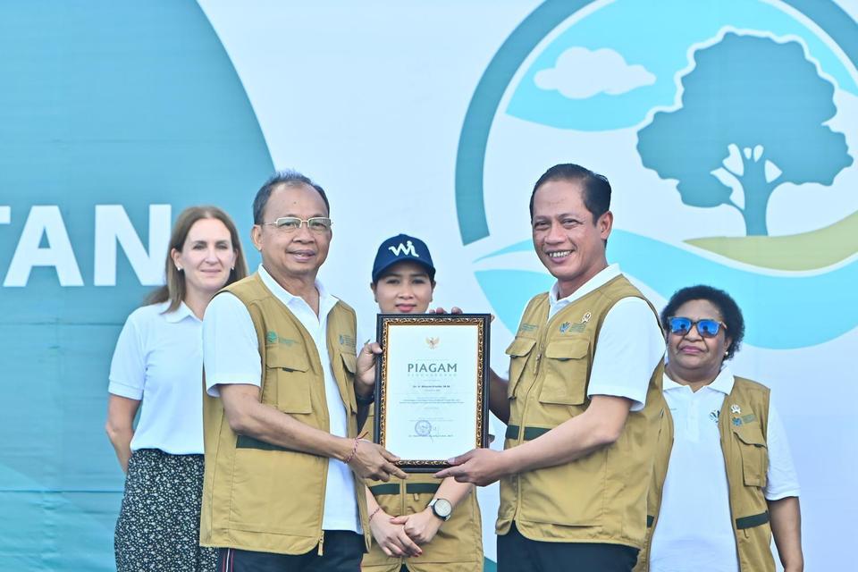 bali, sampah plastik, air minum, kementerian lh