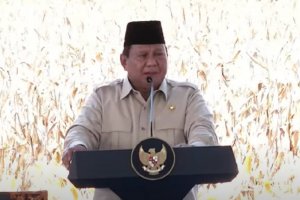 Presiden Prabowo Subianto saat saat panen raya jagung di Kabupaten Bengkayang, Kalimantan Barat.