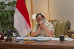 Presiden Prabowo Subianto saat menerima telepon dari Presiden Donald Trump.