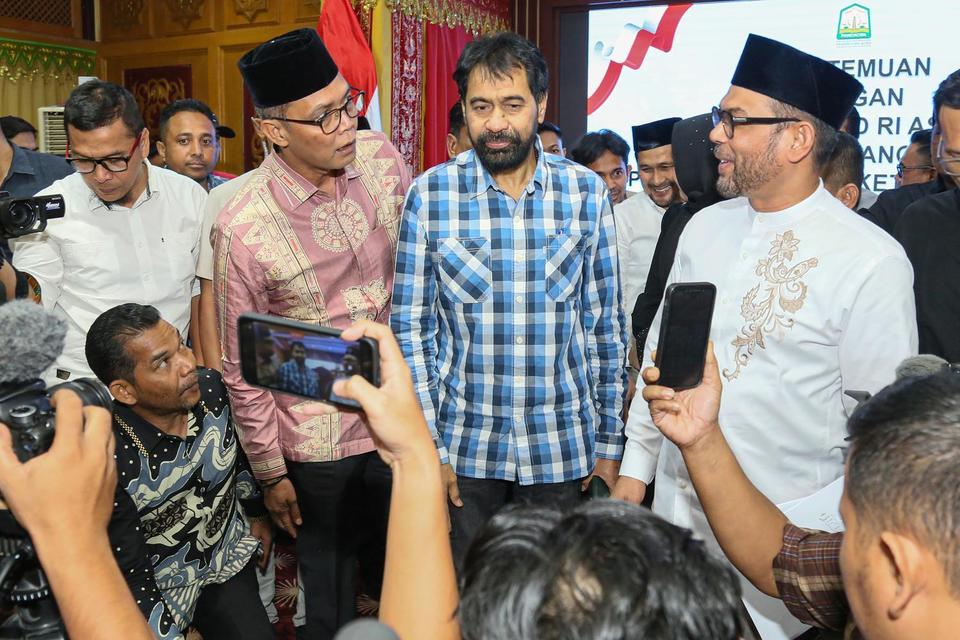 Profil Gubernur Aceh Mualem