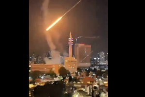Diduga rudal Iran menyerang Tel Aviv, Israel yang beredar di media sosial