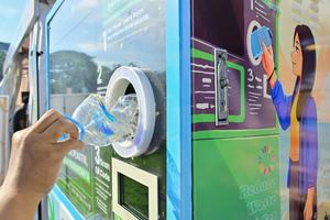 Mesin penukaran botol plastik