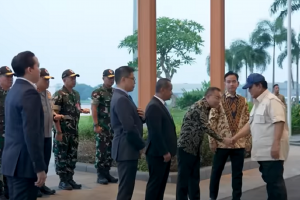 Presiden Prabowo Subianto di Lanud Halim Perdanakusuma, Jakarta, Minggu (15/6).