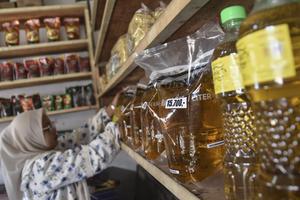 Harga minyak goreng rakyat di Pasaran