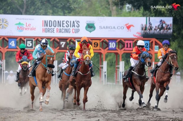 Kuda-kuda pacu terbaik Indonesia adu kecepatan di IHR Cup 2025, ajang bergengsi yang digelar SARGA.CO dan PORDASI di DI Yogyakarta, Minggu (15/6).