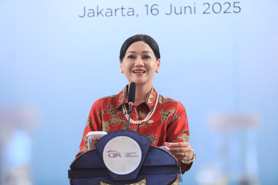 Kepala Eksekutif Pengawas Perilaku Pelaku Usaha Jasa Keuangan, Edukasi, dan Pelindungan Konsumen OJK Friderica Widyasari Dewi saat Training of Trainers (ToT): OJK Penggerak Duta Literasi Keuangan Indonesia (OJK PEDULI) bagi Media Massa di Jakarta, Senin,