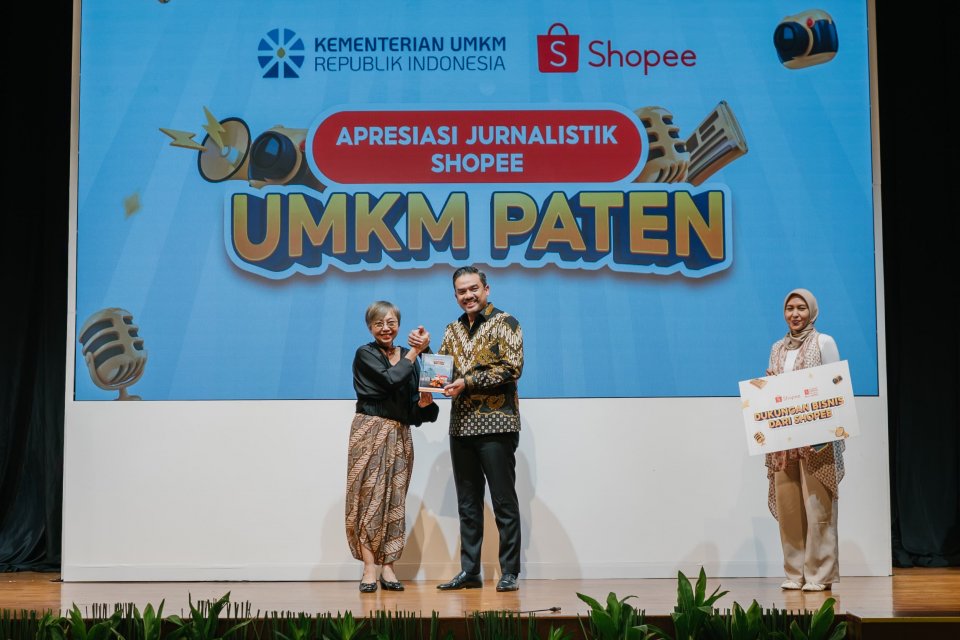 Menteri UMKM Maman Abdurrahman di Malam Penganugerahan Apresiasi Jurnalis ‘UMKM Paten’ di Jakarta, Selasa malam (25/6).
