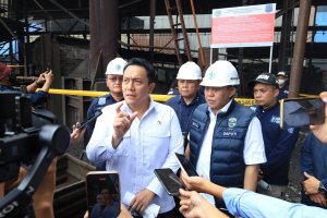 Wamen LH Segel Tiga Pabrik Baja Pencemar Udara di Banten