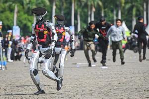 Atraksi polisi pada upacara HUT ke-79 Bhayangkara