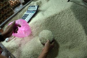 Kenaikan harga beras tingkat pengecer di Makassar