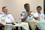  Direktur Jenderal Perhubungan Darat atau Dirjen Hubdat Kemenhub Aan Suhanan dalam konferensi pers di kantornya, di Jakarta Pusat, Rabu (2/7).