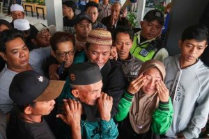 Keluarga Korban KMP Tunu Pratama Jaya