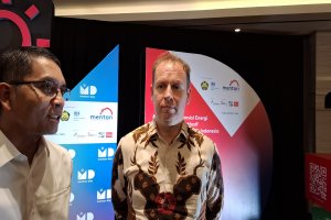 Matthew Downing dan Dadan Kusdiana
