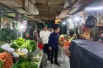 Menteri LH Hanif Faisol Nurofiq meninjau Pasar Jaya Teluk Gong