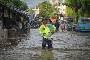 Banjir akibat hujan lebat di Mataram