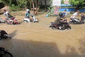 Jalan terendam banjir di Bogor