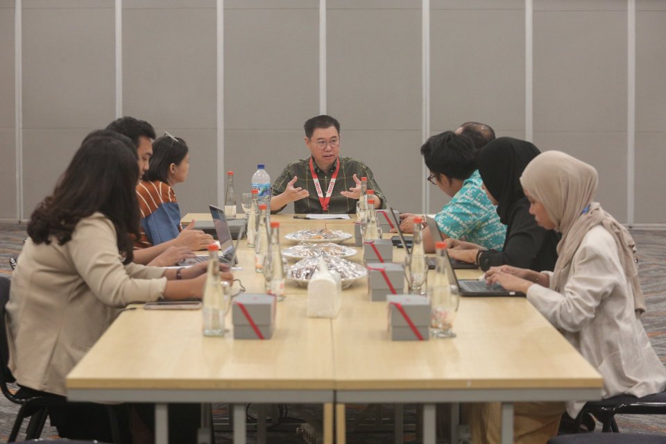 Bank OCBC terapkan prinsip hijau dari strategi operasional hingga inisiatif lainnya.