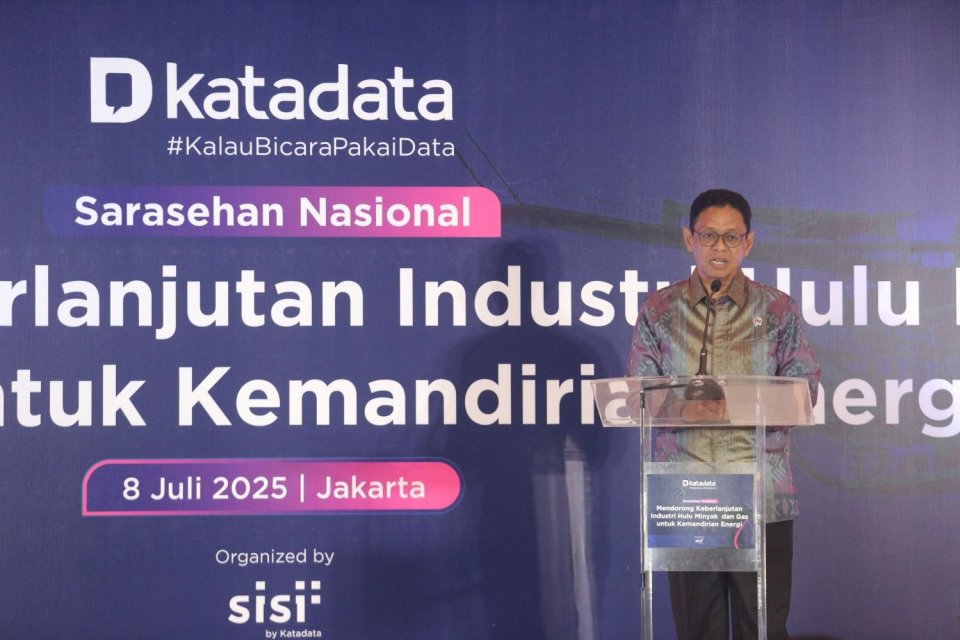 Wakil Menteri Energi dan Sumber Daya Mineral, Yuliot Tanjung, saat menjadi pembicara kunci Sarasehan Nasional; Keberlanjutan Industri Hulu untuk Kemandirian Energi yang diselenggarakan oleh Katadata di Jakarta, Selasa (8/7).