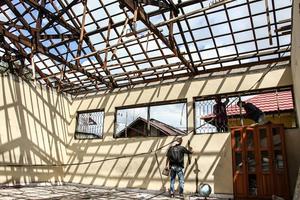 Renovasi bangunan untuk sekolah rakyat di Palangka Raya