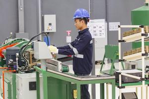 Produksi timah di Batam