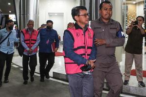 Kejagung tahan tersangka kasus korupsi minyak mentah