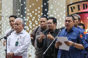 Kejagung tahan tersangka kasus korupsi minyak mentah