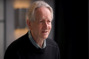 Bapak AI Geoffrey Hinton dalam acara podcast The Diary of a CEO dengan Steven Bartlett