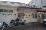 Suasana Indekos tempat seorang diplomat Kementerian Luar Negeri berinisial ADP (39) yg ditemukan tewas (Foto: Katadata/Fauza Syahputra)