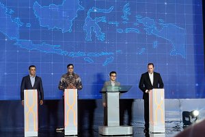 Wamenkomdigi Nezar Patria bersama perwakilan Indosat, Nvidia dan Cisco resmikan Pusat AI Center of Exellence, Jumat (11/7)
