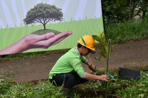 Penanaman pohon bersama Menteri Lingkungan Hidup di Bogor