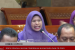 Guru honorer bernama Rerisa menangis saat mengadukan nasibnya ke Dewan Perwakilan Rakyat (DPR). 