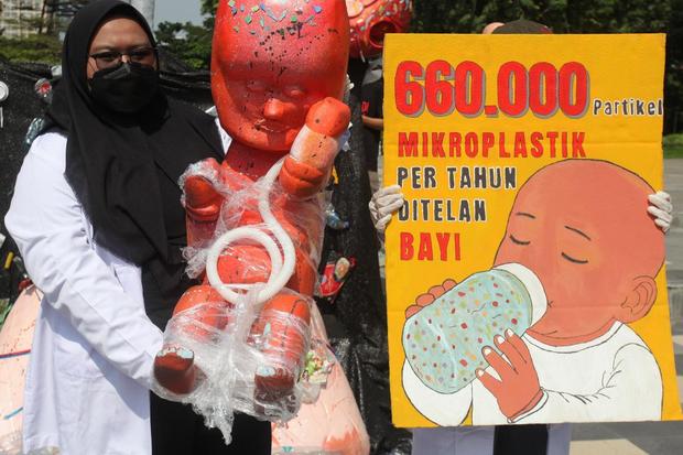 Ragam Makanan Warna-Warni untuk Mengurangi Dampak Mikroplastik dalam Tubuh
