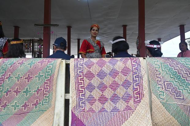 Pasar produk UMKM khas Lindu di Sigi