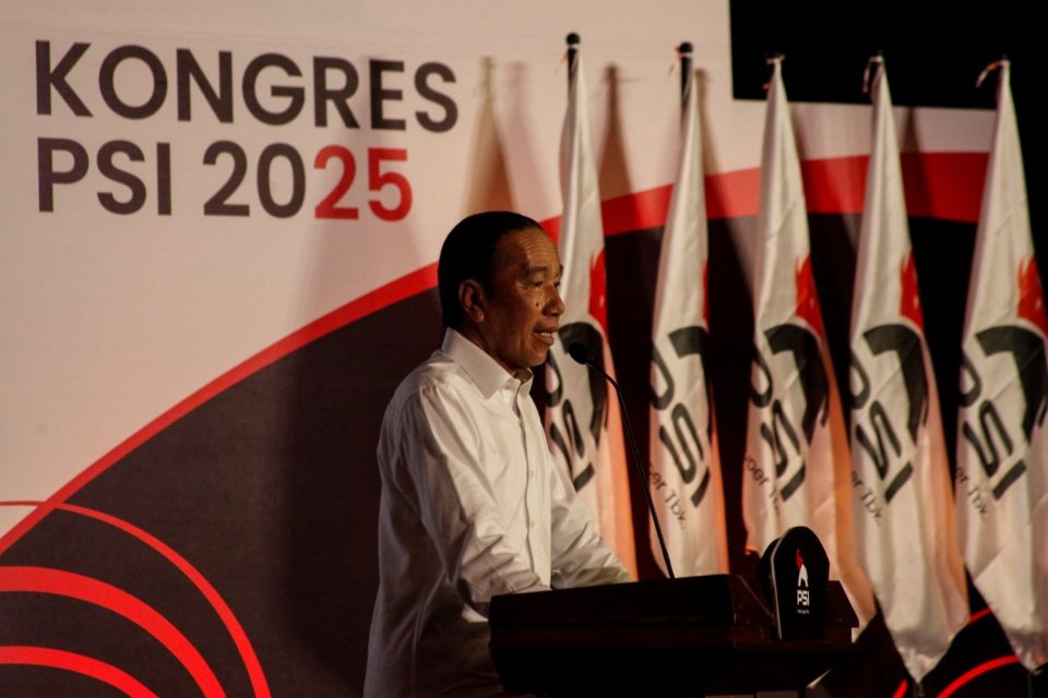 Presiden ke-7 RI Joko Widodo memberikan pesan kebangsaan saat kongres PSI Partai Super Terbuka di Solo, Jawa Tengah, Sabtu (19/7/2025). 