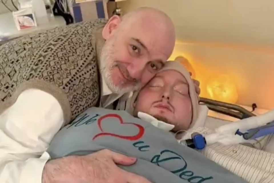 Pangeran Arab Saudi yang dikenal sebagai sleeping prince meninggal dunia usai 20 tahun koma pada Sabtu (19/7).