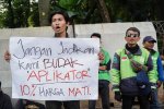 Demo Ojol Tuntut Potongan Aplikator Diturunkan dari 20% menjadi 10% (Foto: Katadata/Fauza Syahputra)