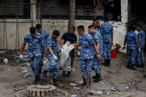 Pesawat jet jatuh di Bangladesh