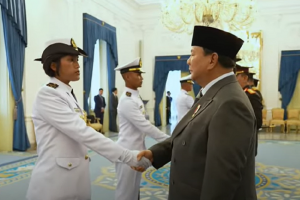 Presiden Prabowo saat Upacara Prasetya Perwira TNI dan Polri Tahun 2025 di Istana Merdeka, Jakarta, Rabu (23/7).