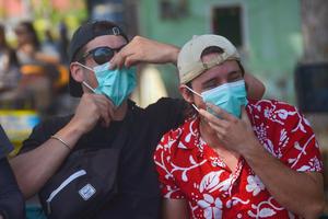 Pembagian masker di Limapuluh Kota
